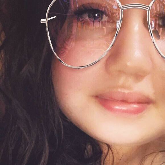 Meet your Posher, Amanda - Picture 1 of 1